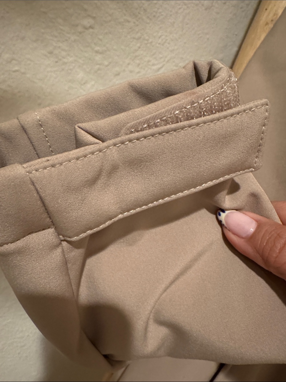 Lightweight Beige Hooded Trench Coat - Casual Everyday Style - Picture 6 of 7